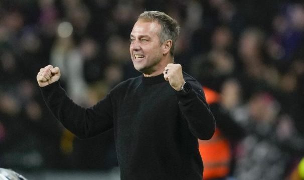 弗利克：红牌改变比赛形势 我们在进攻中拼尽全力