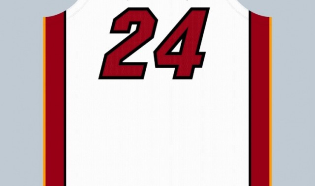 鲍科比刚购24号球衣即遇尴尬 原主突遭交易离队