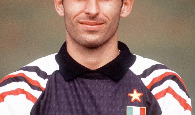 英雄联盟官网赛事-飘忽不定的门将，能单赛季吃3次红牌，也能42岁意甲扑点球