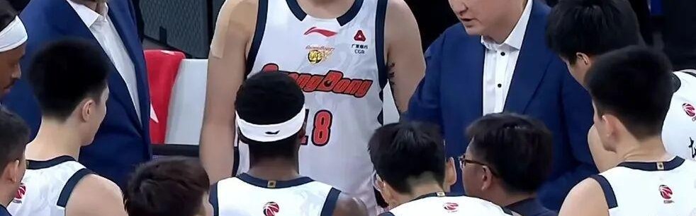 S赛直播-广东男篮大胜，张皓嘉正负值+49，陈家政亮眼 黄明依不受杜锋待见